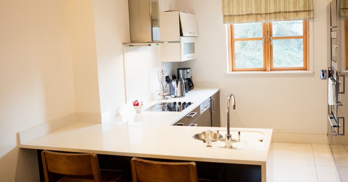 Read more about the article 15 Brilliant Galley Kitchen Ideas With Island for a Stunning Look